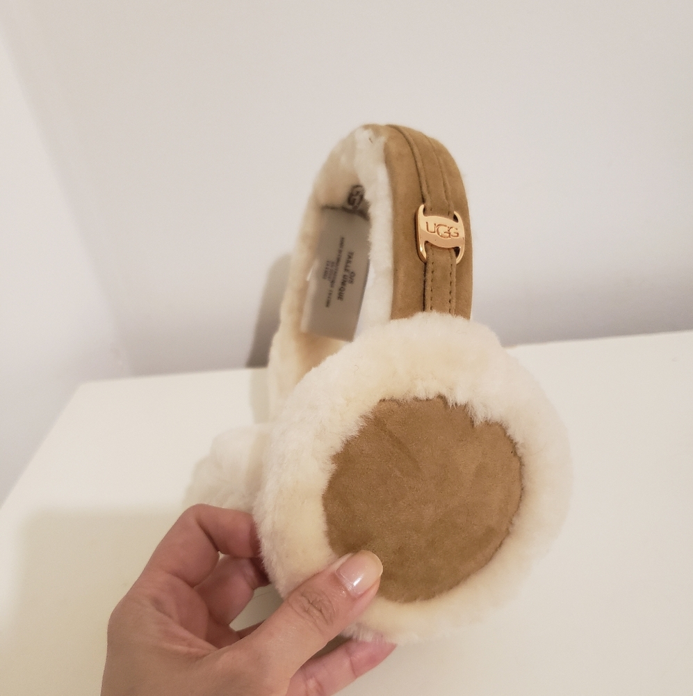 UGG earphone Earmuffs With ROSEGOLD Logo. Comes with Replacement Chord